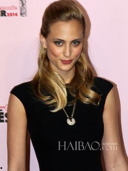 阿戴尔个人资料,音乐界的璀璨星辰，从平凡女孩到全球歌坛巨擘  第3张